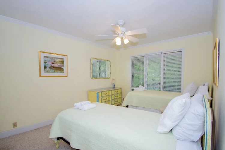 371 Tarpon Blvd