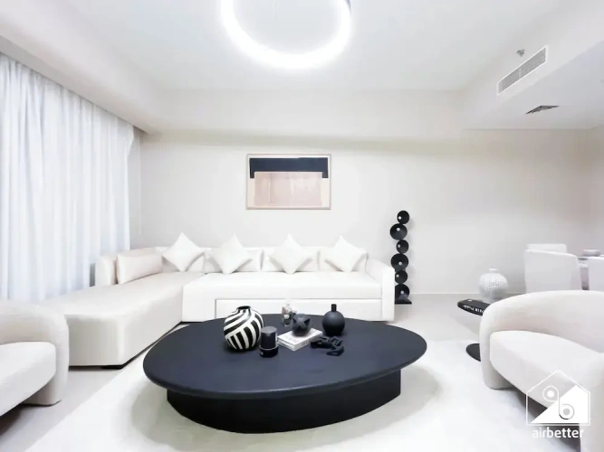 3 Bedrooms Apartment