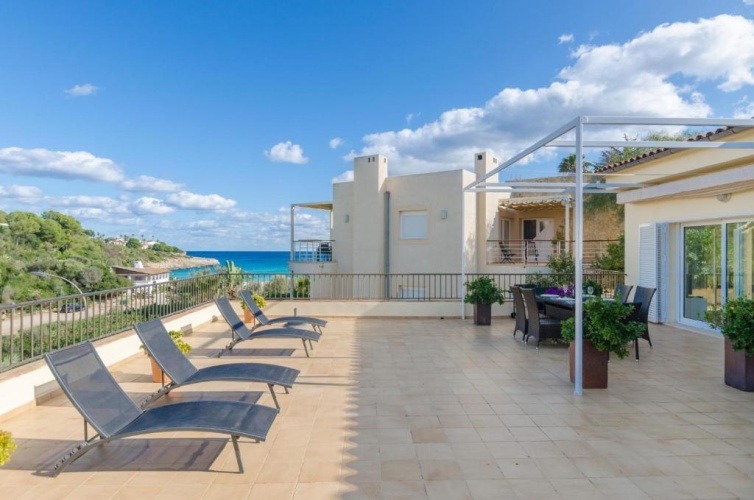 Apartment with sea view