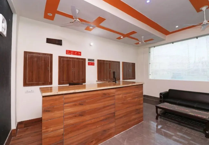 Hotel Almond Leaf By OYO Rooms