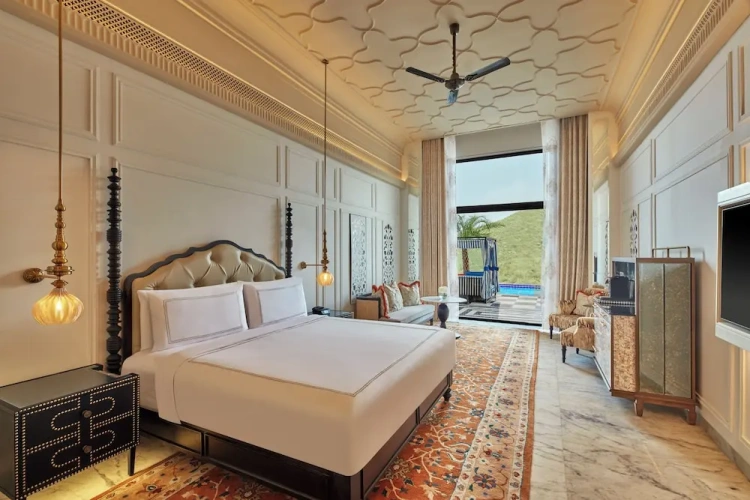 Deluxe Double Suite with balcony