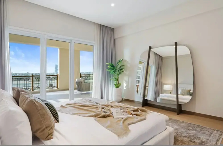 Waterfront 3BR Apt Direct Access to Nakheel Mall