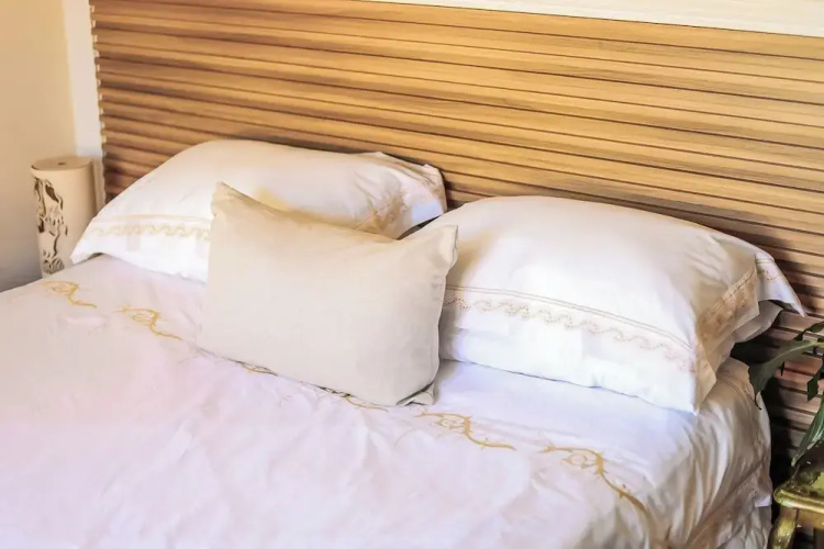 Serenity Heights Backpackers Lodge