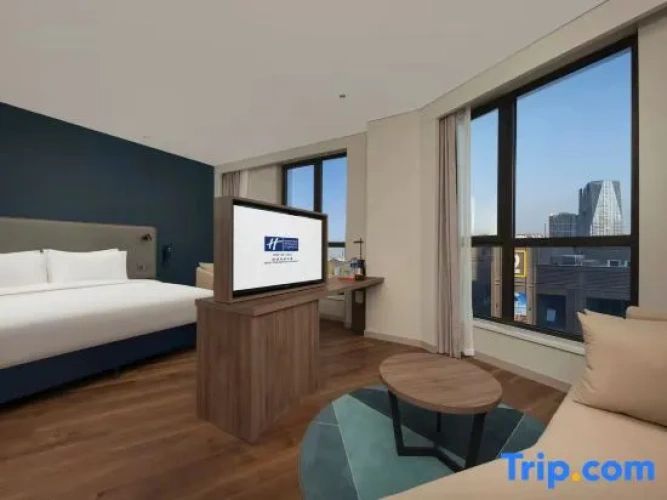 Suite with view