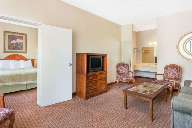 1 Bedroom Quadruple Suite