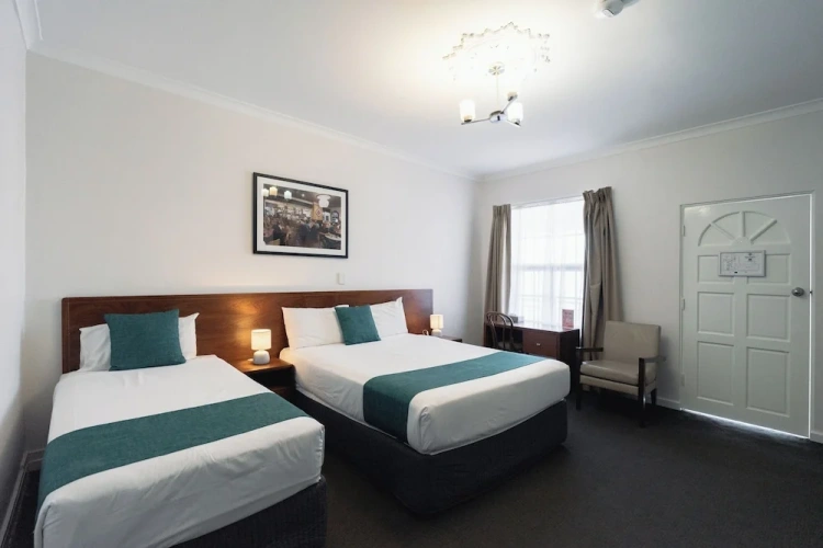 Standard Twin room with balcony