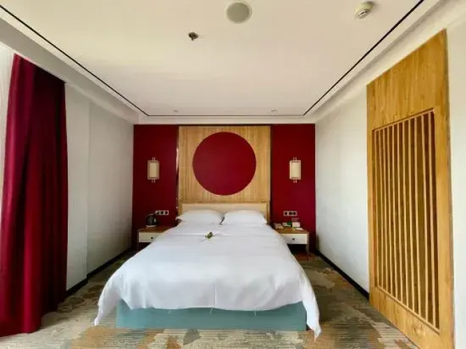 92·Nato Wisdom & Regimen Hotel