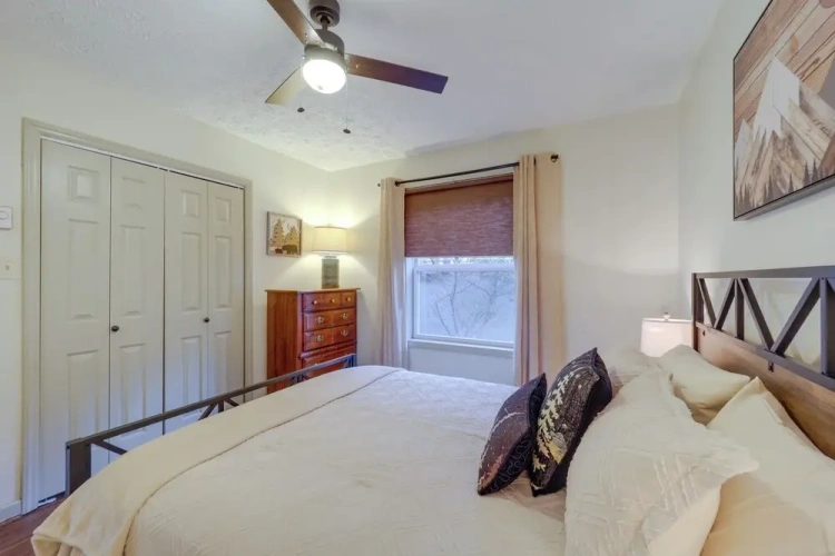 2 Bedrooms Apartment