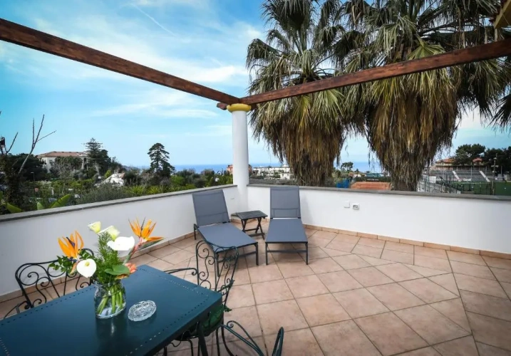 Standard Quadruple room with sea view