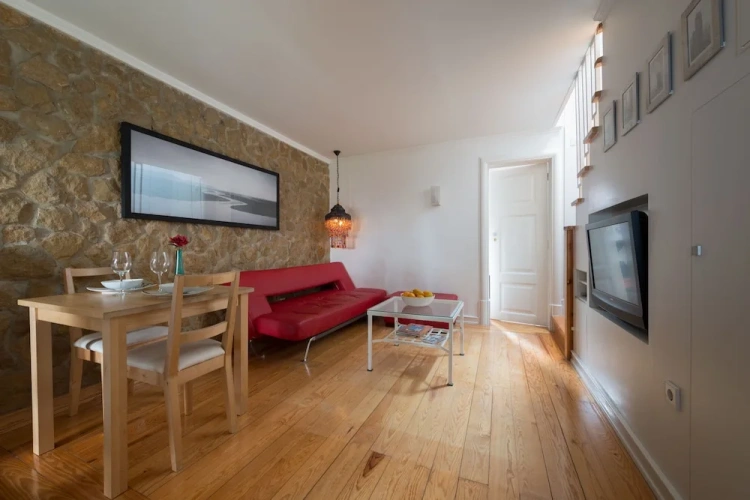 2 Bedrooms Attic Apartment