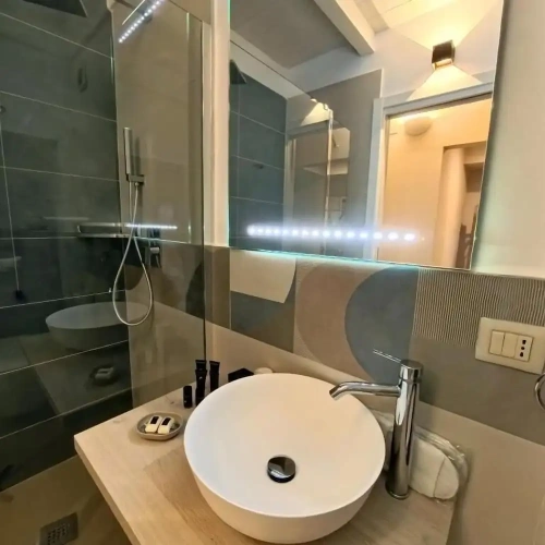 Comfort room