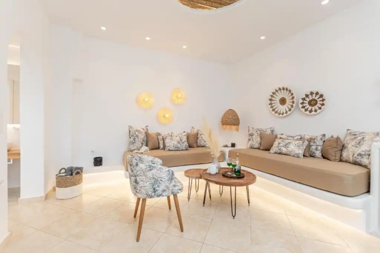 Deluxe Suite with partial sea view