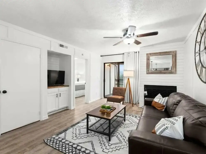 NEW Renovated Fabulous 2 bed 2 Bath Pool View