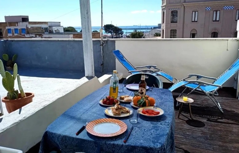 2 Bedrooms Apartment with sea view