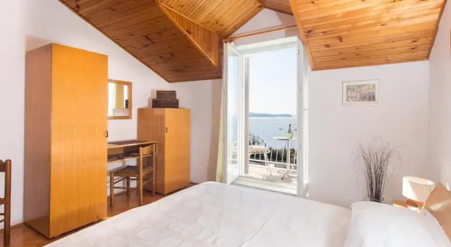 Rooms Relax