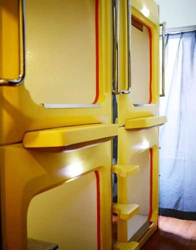 Simple Capsule Hotel