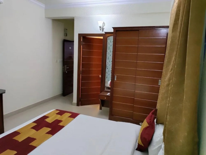 Hotel Voyagers 99