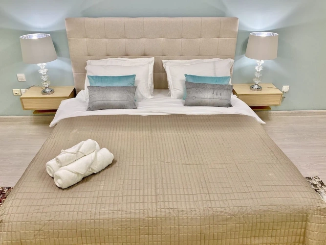 2 Bedrooms Apartment