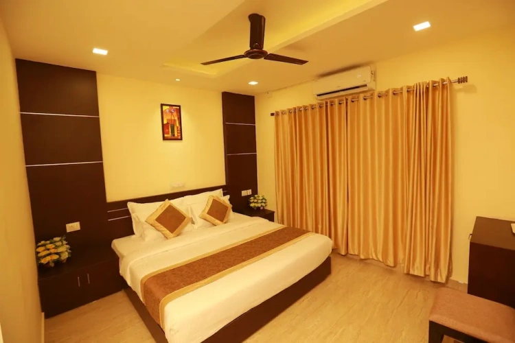 Deluxe Double room with city view