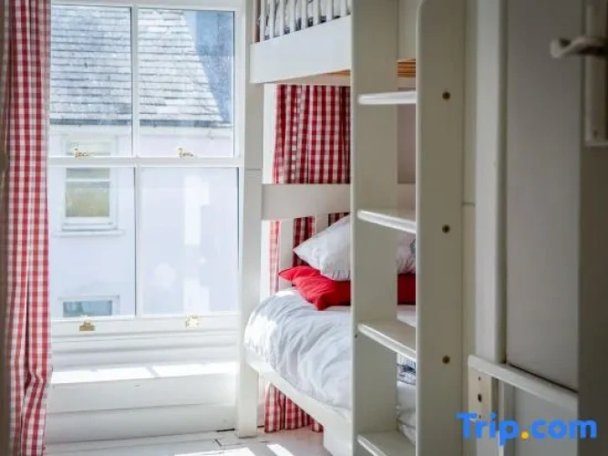 3 Bedrooms Apartment