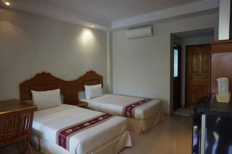 Standard Twin room with balcony