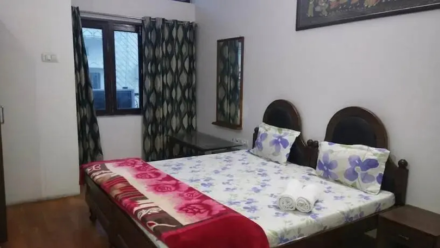 Goroomgo Esan House Varanasi
