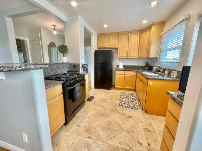 2 Bedrooms Apartment