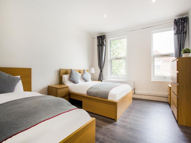 Standard Triple room