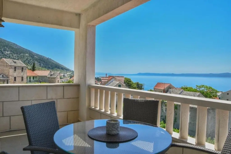2 Bedrooms Apartment with sea view