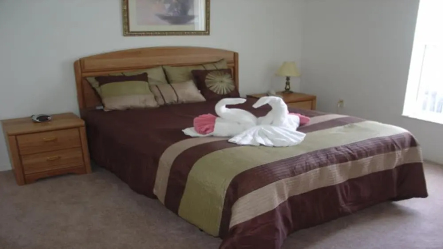 Ahr202 - Westbury - 4 Bed 3 Baths Villa