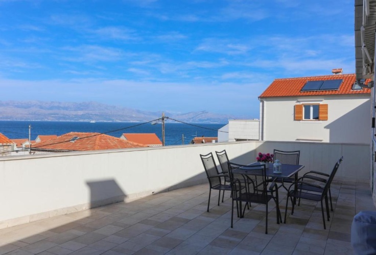 2 Bedrooms Apartment with sea view