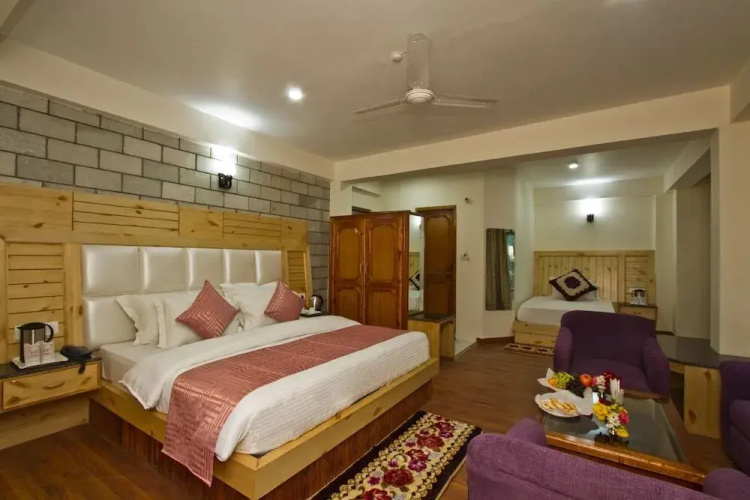 OYO 38112 Aastha Regency By Comlux