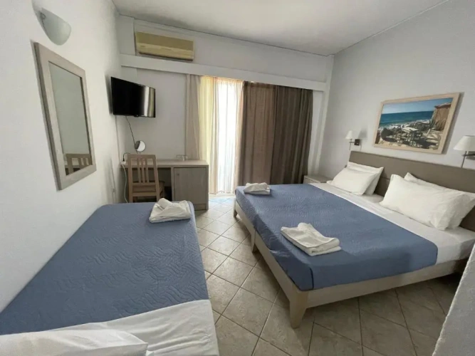 Standard Triple room