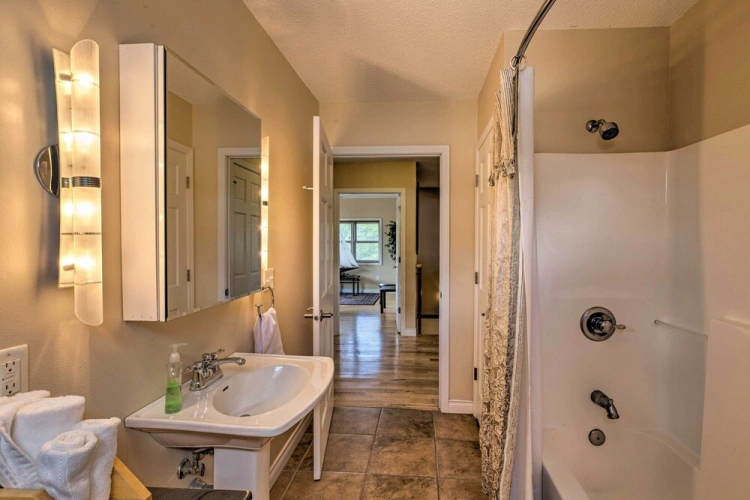 2 Bedrooms Apartment