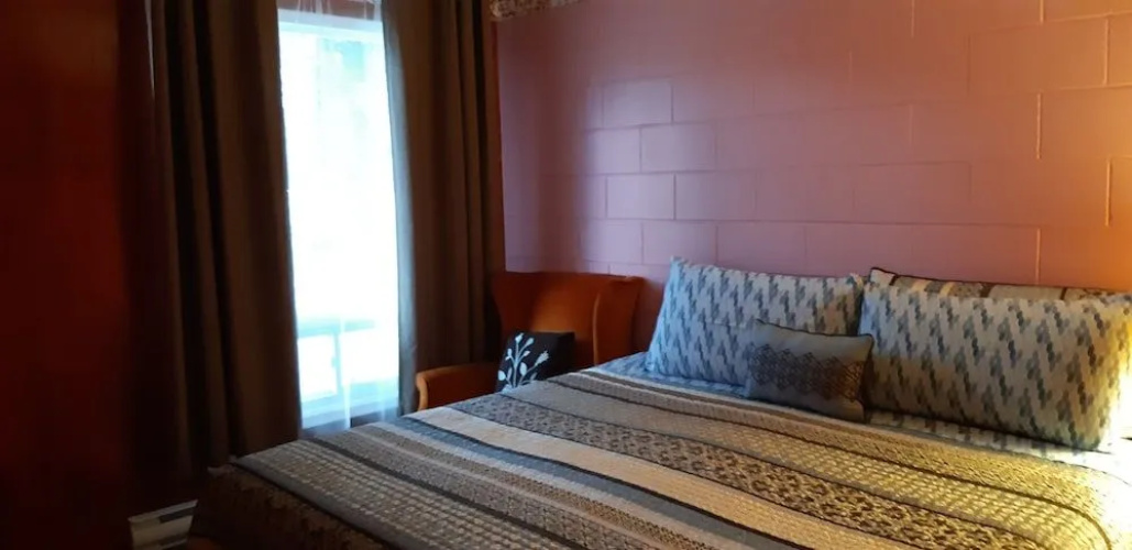 Pine Grove Motel