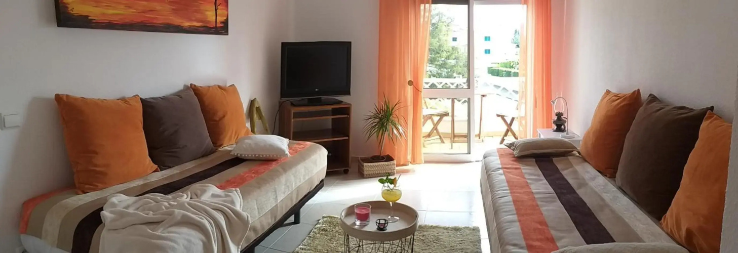 Pretty Sunny Guest Apartment
