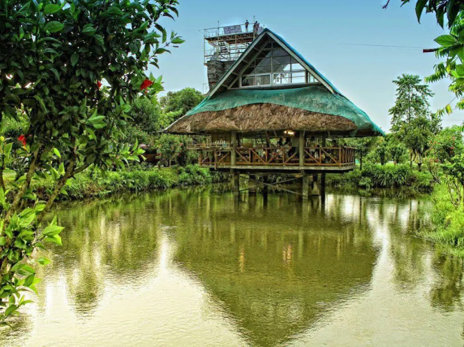 Lola Corazon Leisure Farm