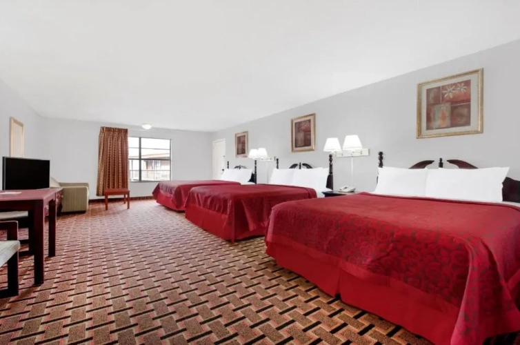 Standard Triple room