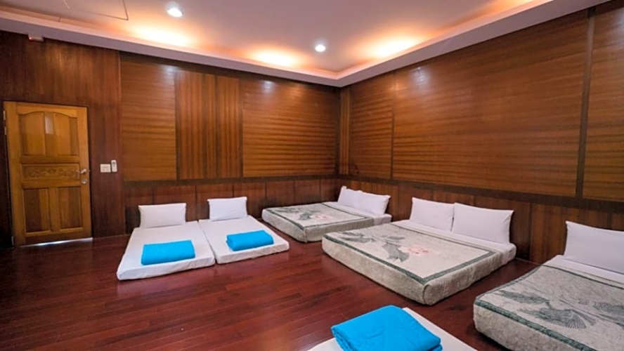 Deluxe Family Suite