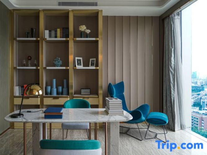 1 Bedroom Presidential Double Club Suite with river view