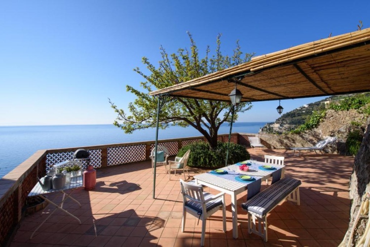 2 Bedrooms Apartment with sea view