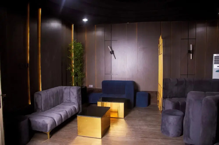 De Mipos Luxury Suites