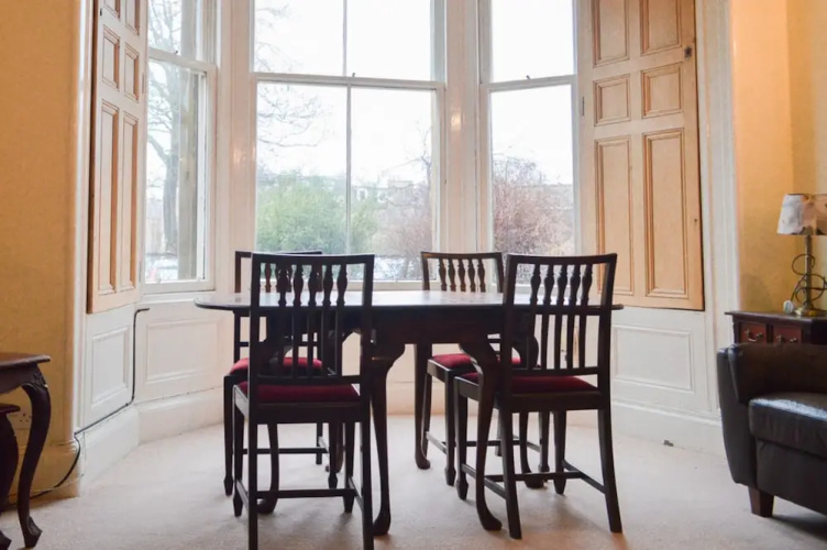 3 Bedroom Flat In Morningside