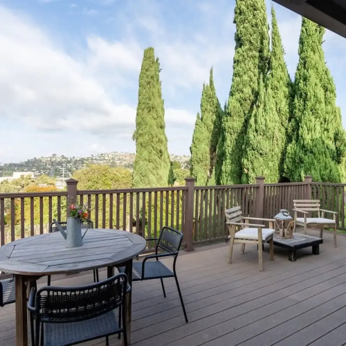 Spacious and Bright 5-bedroom Oasis Pool and Yard