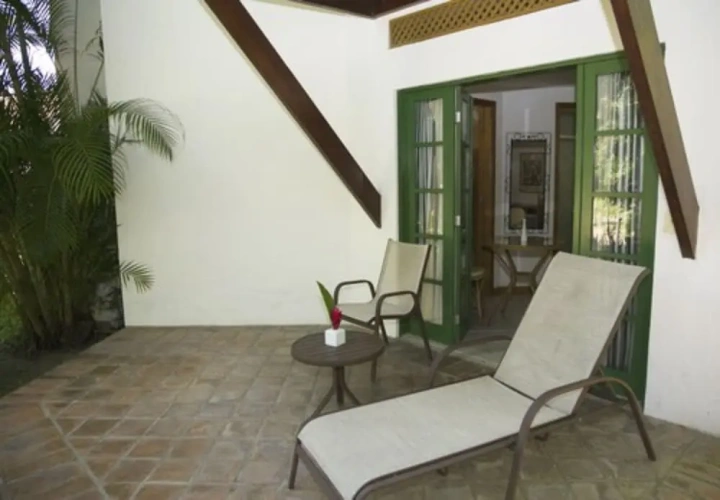 Suite with pool view