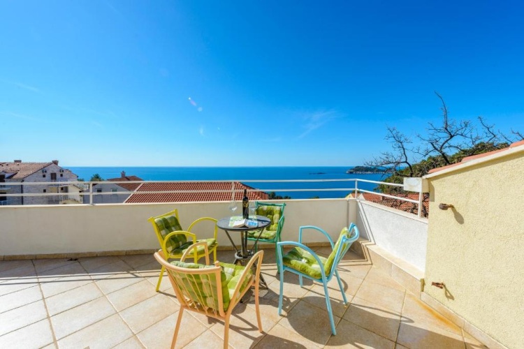 2 Bedrooms Apartment with balcony and with view