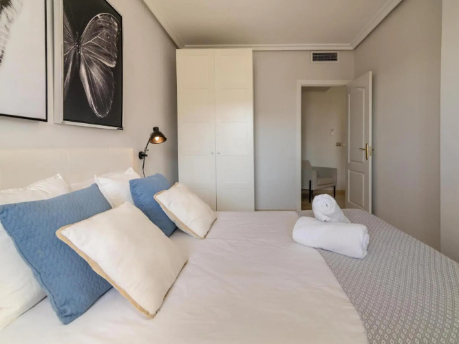 Puente Romano Modern flat, Best location in town