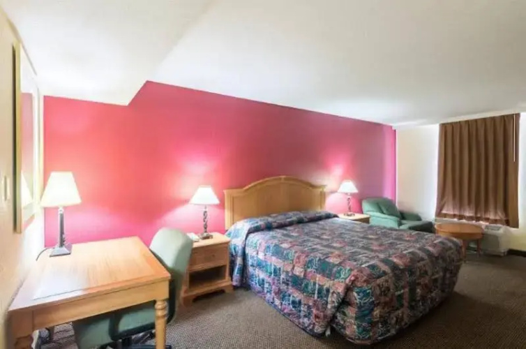 Delux Inn