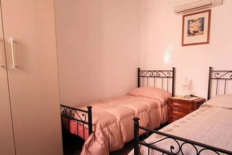 Apartment with courtyard view