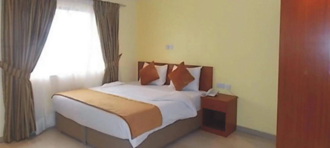 Crown Cottage Hotel